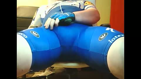 Snapshot of axversahot chatting on 02-18-26, 05:42 axversahot online show from 02-18-26, 05:42