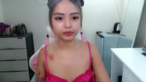 ayalvrs18 online show from 10-02-25, 02:57