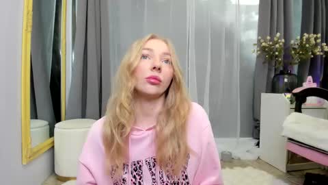 Snapshot of ayaye_ chatting on 03-01-26, 07:32 SundyRose online show from 03-01-26, 07:32