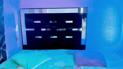 Mariana online show from 10-31-25, 04:08