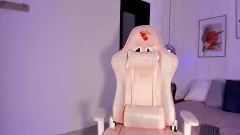 Ayleen online show from 10-18-25, 01:56