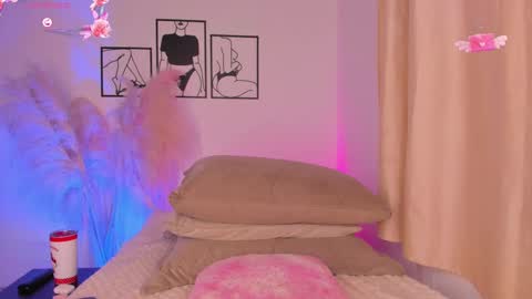 Snapshot of aylinnzambrano_ chatting on 09-22-25, 10:28 Aylin online show from 09-22-25, 10:28
