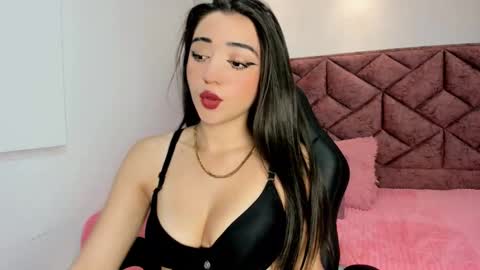 Snapshot of aysel_rusell chatting on 12-21-25, 04:19 Aysel online show from 12-21-25, 04:19