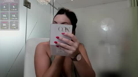 Ayumi online show from 11-08-25, 05:18