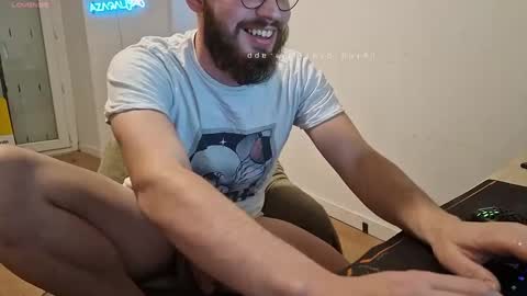 Snapshot of azagal22 chatting on 01-05-25, 05:41 justin online show from 01-05-25, 05:41