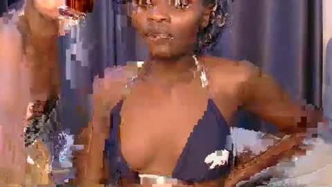 Snapshot of azalea46 chatting on 10-30-25, 06:41 Azalea online show from 10-30-25, 06:41