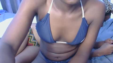 Snapshot of azalea46 chatting on 11-01-25, 06:59 Azalea online show from 11-01-25, 06:59