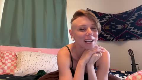 Snapshot of azeraika chatting on 11-19-25, 06:52 Azerai online show from 11-19-25, 06:52