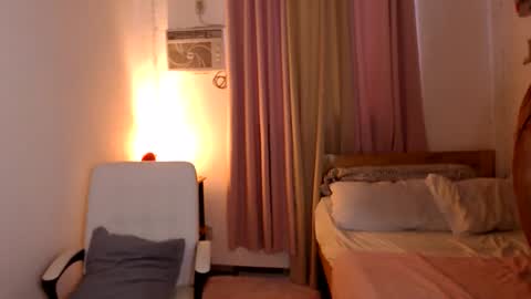 Lina online show from 12-22-25, 04:09