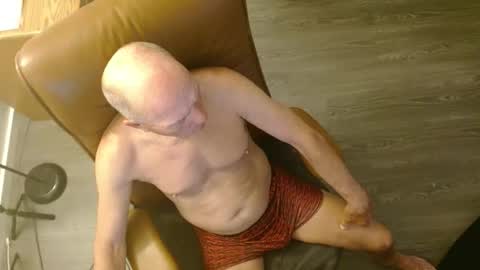Snapshot of azmichael5 chatting on 04-23-26, 12:26 Mike online show from 04-23-26, 12:26