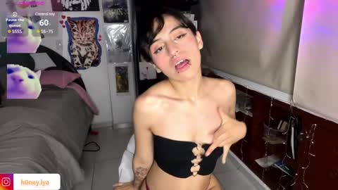 Snapshot of b0nnie_h0ney chatting on 02-08-25, 11:55 Lyanna online show from 02-08-25, 11:55