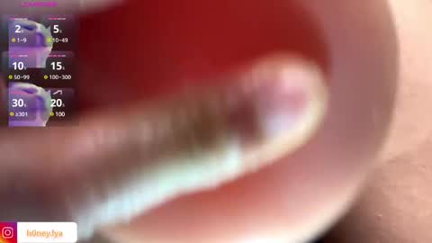 Snapshot of b0nnie_h0ney chatting on 03-11-25, 02:32 Lyanna online show from 03-11-25, 02:32