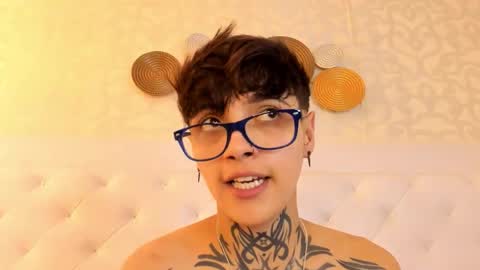 Snapshot of b3k_afrodict chatting on 10-11-25, 11:47 Anny online show from 10-11-25, 11:47