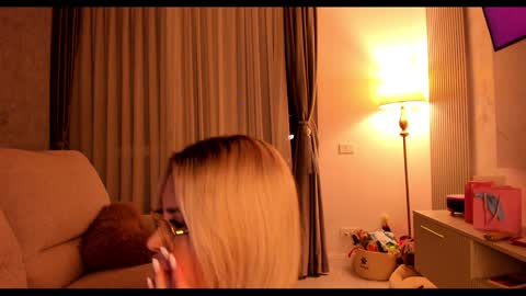 Snapshot of baaaybeee chatting on 01-29-25, 09:28 Alessia online show from 01-29-25, 09:28