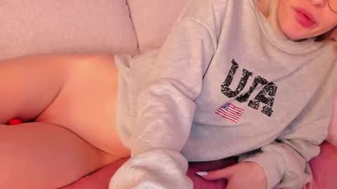 Snapshot of baaaybeee chatting on 02-27-25, 12:32 Alessia online show from 02-27-25, 12:32