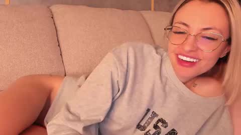 Snapshot of baaaybeee chatting on 02-27-25, 03:36 Alessia online show from 02-27-25, 03:36