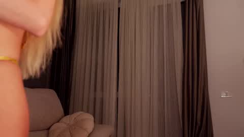 Snapshot of baaaybeee chatting on 10-06-25, 08:06 Alessia online show from 10-06-25, 08:06