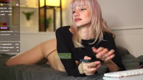 Snapshot of babeholly chatting on 02-20-25, 11:21 Hey  Im your angel Holly online show from 02-20-25, 11:21