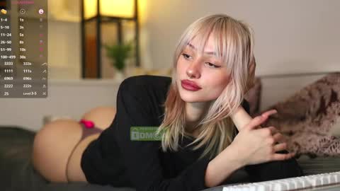 Snapshot of babeholly chatting on 03-11-25, 05:57 Hey  Im your angel Holly online show from 03-11-25, 05:57