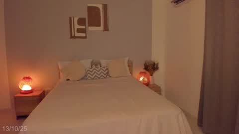 itzell  online show from 10-14-25, 12:44