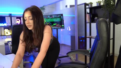 Olivia and Lexi online show from 01-16-26, 05:33