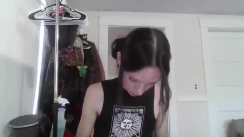 Fern Browning online show from 10-16-25, 02:18