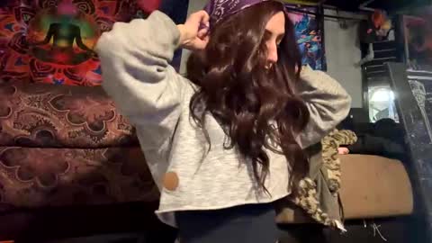 Snapshot of baby_buddha chatting on 12-08-24, 01:13 baby buddha online show from 12-08-24, 01:13