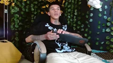 Snapshot of baby_gio chatting on 12-11-24, 01:06 OF GxoXabs online show from 12-11-24, 01:06