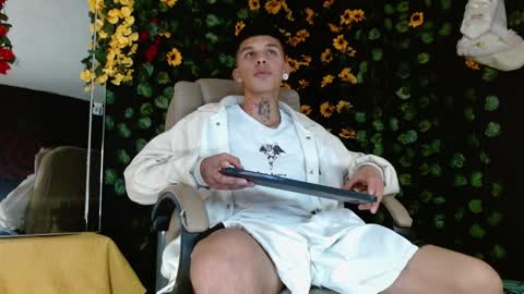 Snapshot of baby_gio chatting on 12-15-24, 02:08 OF GxoXabs online show from 12-15-24, 02:08