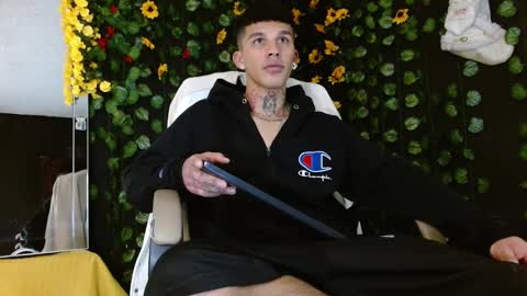 Snapshot of baby_gio chatting on 12-18-24, 06:32 OF GxoXabs online show from 12-18-24, 06:32