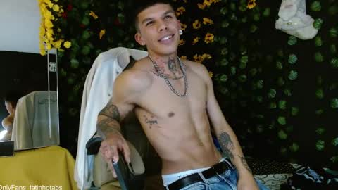 Snapshot of baby_gio chatting on 12-20-24, 03:25 OF GxoXabs online show from 12-20-24, 03:25
