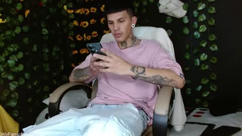 Snapshot of baby_gio chatting on 12-20-24, 05:18 OF GxoXabs online show from 12-20-24, 05:18