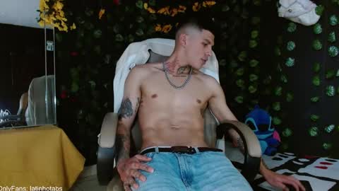 Snapshot of baby_gio chatting on 12-22-24, 08:36 OF GxoXabs online show from 12-22-24, 08:36