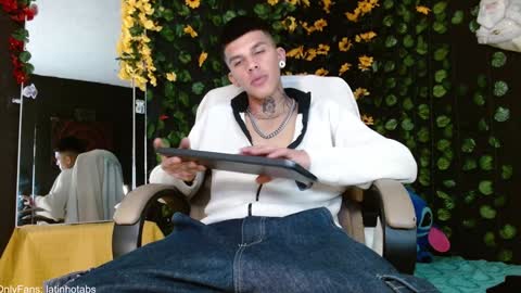 Snapshot of baby_gio chatting on 12-24-24, 04:30 OF GxoXabs online show from 12-24-24, 04:30