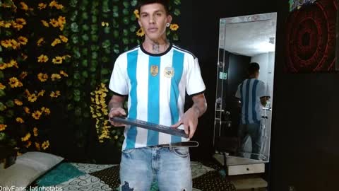 Snapshot of baby_gio chatting on 01-20-25, 10:59 OF GxoXabs online show from 01-20-25, 10:59