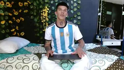 Snapshot of baby_gio chatting on 01-22-25, 07:03 OF GxoXabs online show from 01-22-25, 07:03