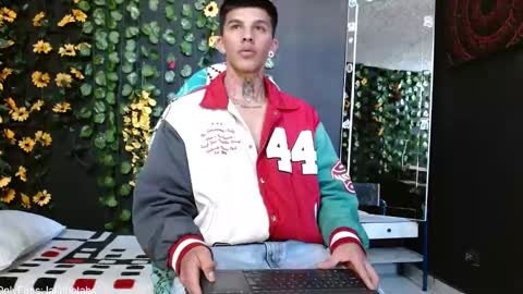 Snapshot of baby_gio chatting on 01-23-25, 01:35 OF GxoXabs online show from 01-23-25, 01:35