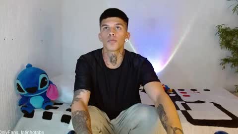 Snapshot of baby_gio chatting on 01-30-25, 07:04 OF GxoXabs online show from 01-30-25, 07:04