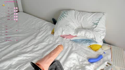 Snapshot of baby_jul1 chatting on 12-18-24, 01:23 JULY online show from 12-18-24, 01:23