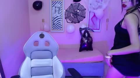 Snapshot of baby_kitty_x chatting on 10-31-25, 01:01 baby_kitty_x online show from 10-31-25, 01:01