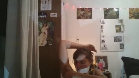 Snapshot of babydemon6 chatting on 02-13-25, 11:15 babydemon6 online show from 02-13-25, 11:15