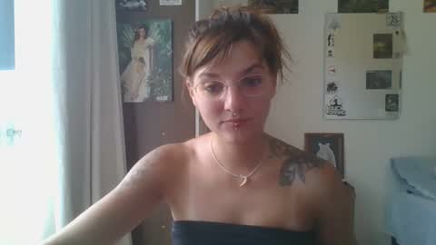 Snapshot of babydemon6 chatting on 02-15-25, 04:56 babydemon6 online show from 02-15-25, 04:56