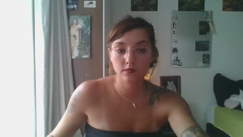 Snapshot of babydemon6 chatting on 02-19-25, 06:00 babydemon6 online show from 02-19-25, 06:00