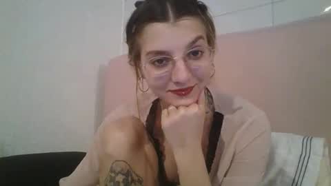 Snapshot of babydemon6 chatting on 09-30-25, 12:15 babydemon6 online show from 09-30-25, 12:15