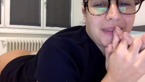 Snapshot of babyelodie12 chatting on 10-10-25, 11:20 BabyElodie12 online show from 10-10-25, 11:20