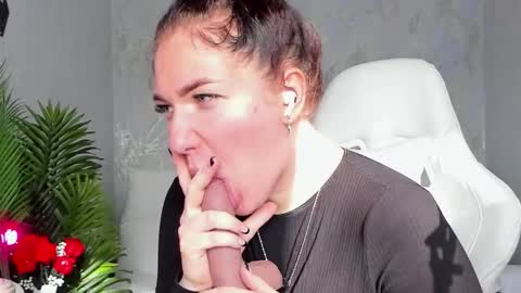 Sophia online show from 10-14-25, 04:02