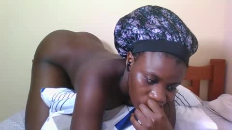 Snapshot of babyrozillah chatting on 11-28-25, 11:29 PRISCILLAH online show from 11-28-25, 11:29