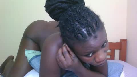 Snapshot of babyrozillah chatting on 02-12-26, 12:11 PRISCILLAH online show from 02-12-26, 12:11