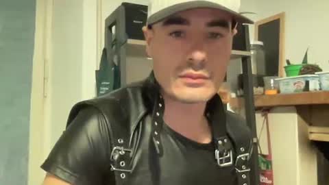 Snapshot of bach77 chatting on 12-16-24, 07:32 bach online show from 12-16-24, 07:32