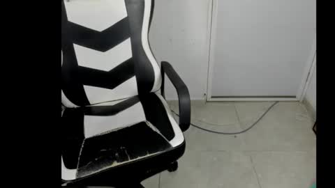 Snapshot of bad_boy_master_findom chatting on 02-28-26, 11:28 bad_boy_master_findom online show from 02-28-26, 11:28